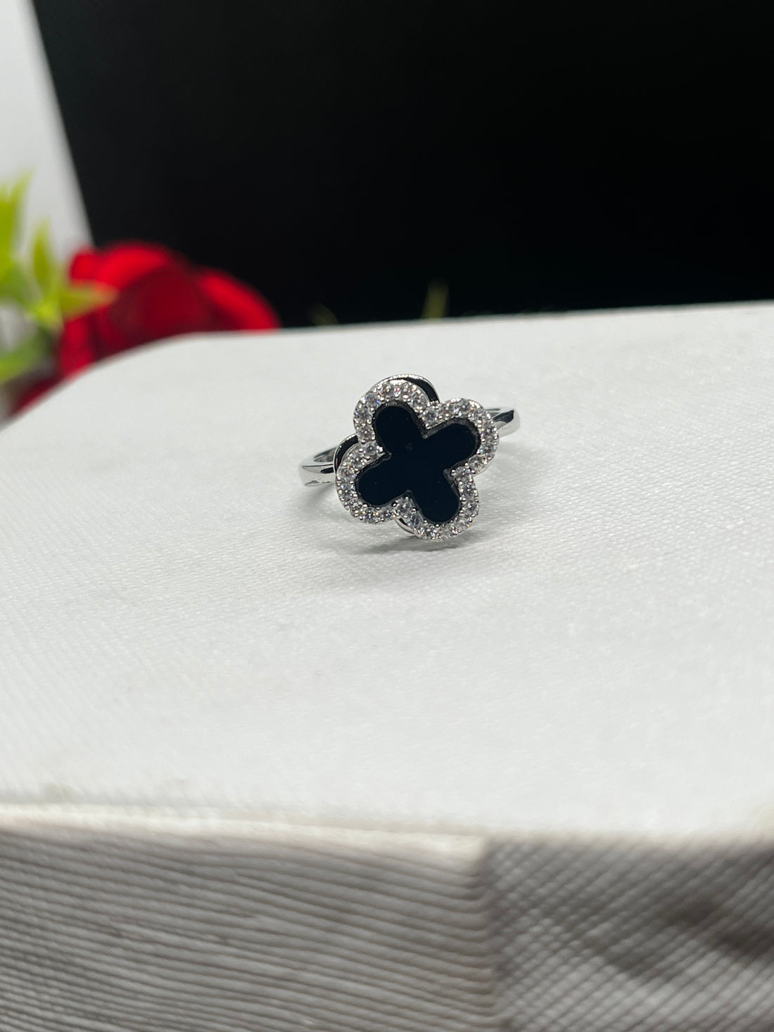 360° Spinner Clover Ring – Premium Adjustable Statement Ring For Women